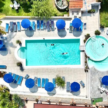 Aparthotel With Swimming Pool In 3*